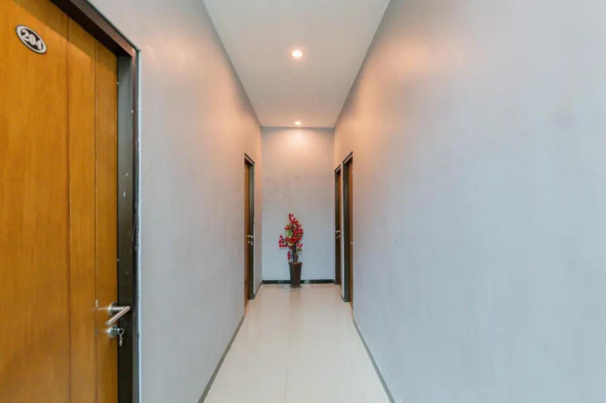 RedDoorz @ Manukan Surabaya Luaran gambar