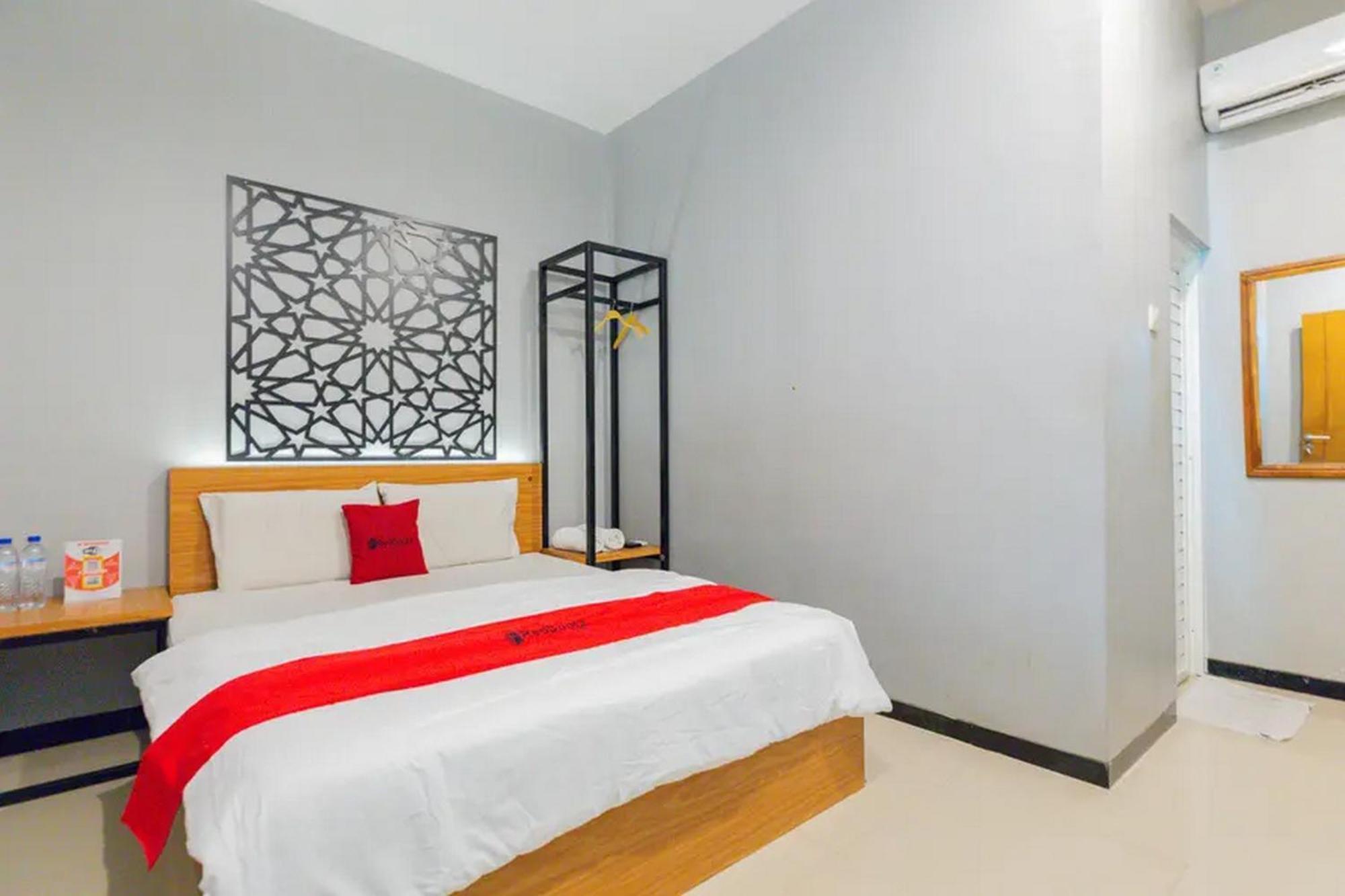 RedDoorz @ Manukan Surabaya Luaran gambar