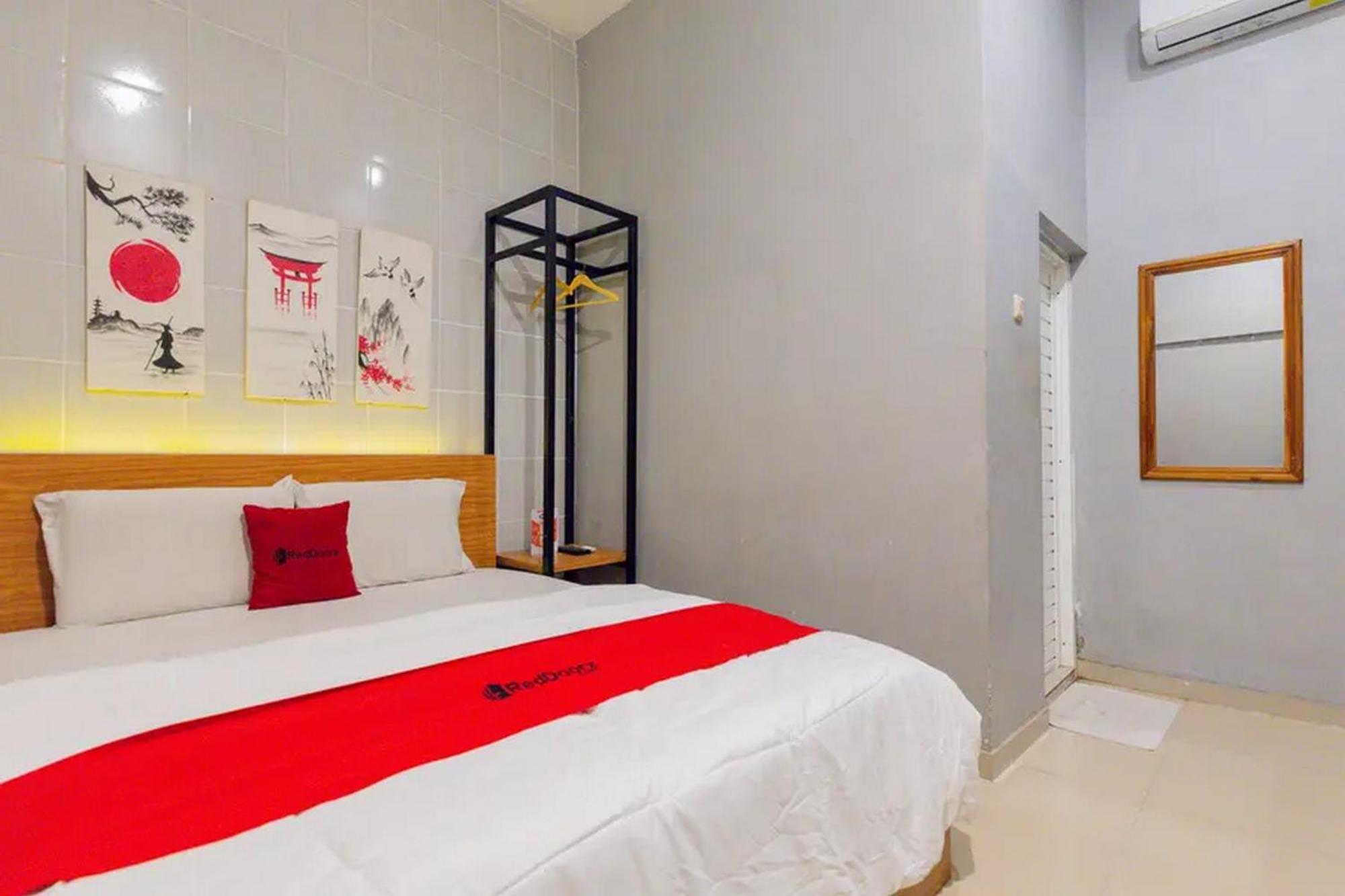 RedDoorz @ Manukan Surabaya Luaran gambar
