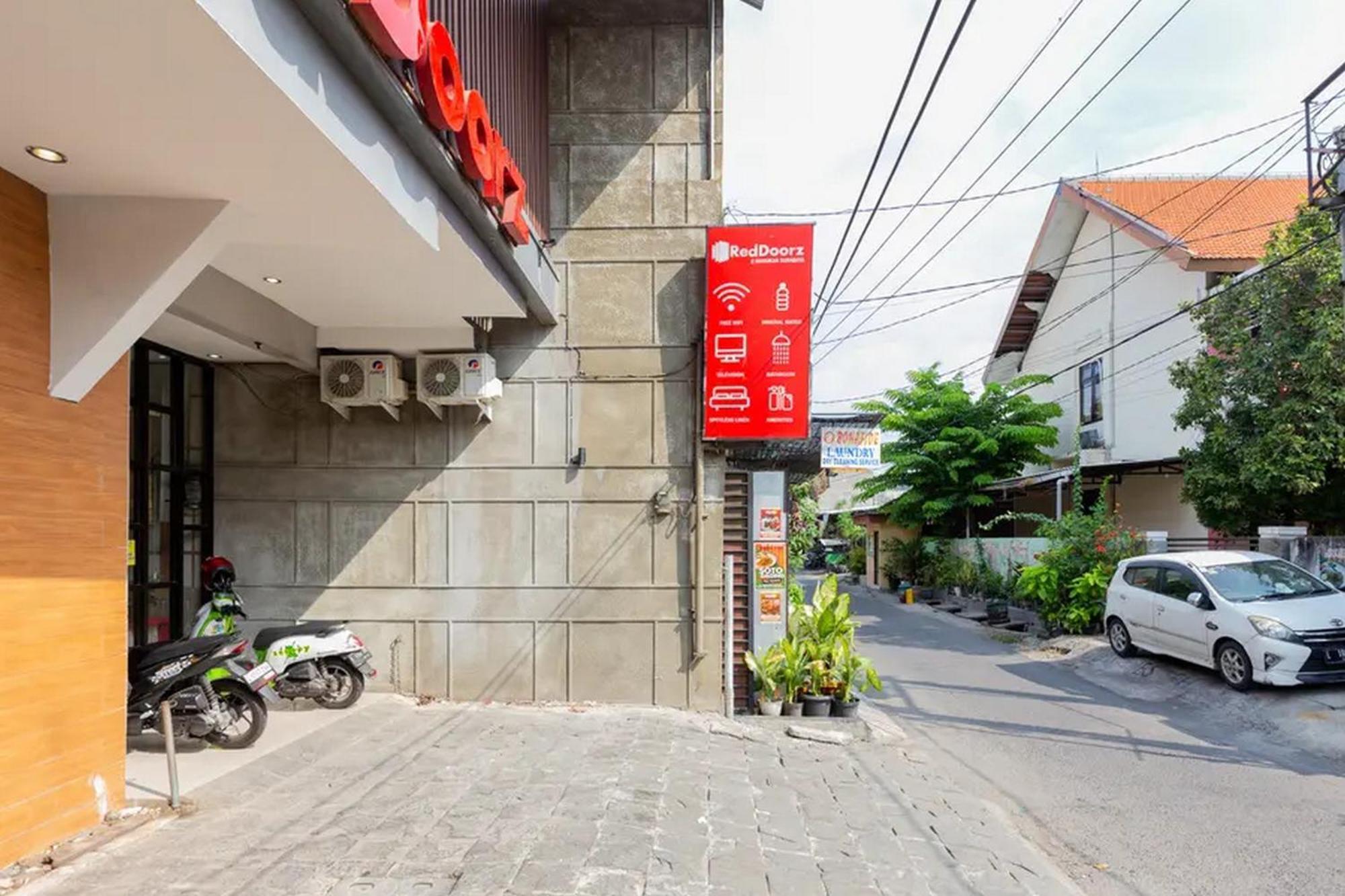 RedDoorz @ Manukan Surabaya Luaran gambar