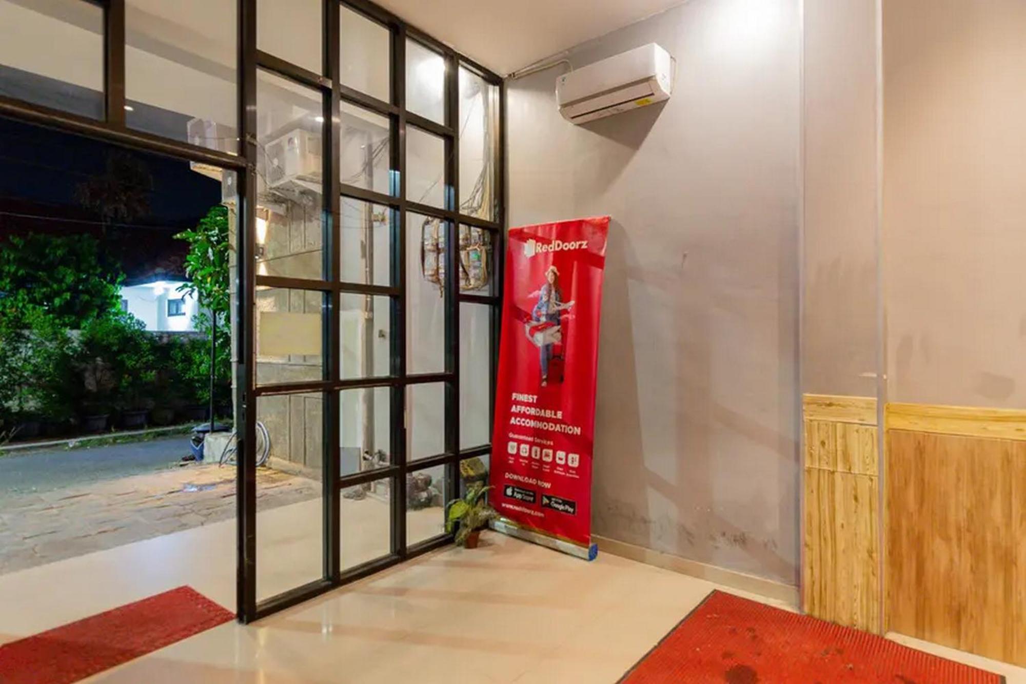RedDoorz @ Manukan Surabaya Luaran gambar