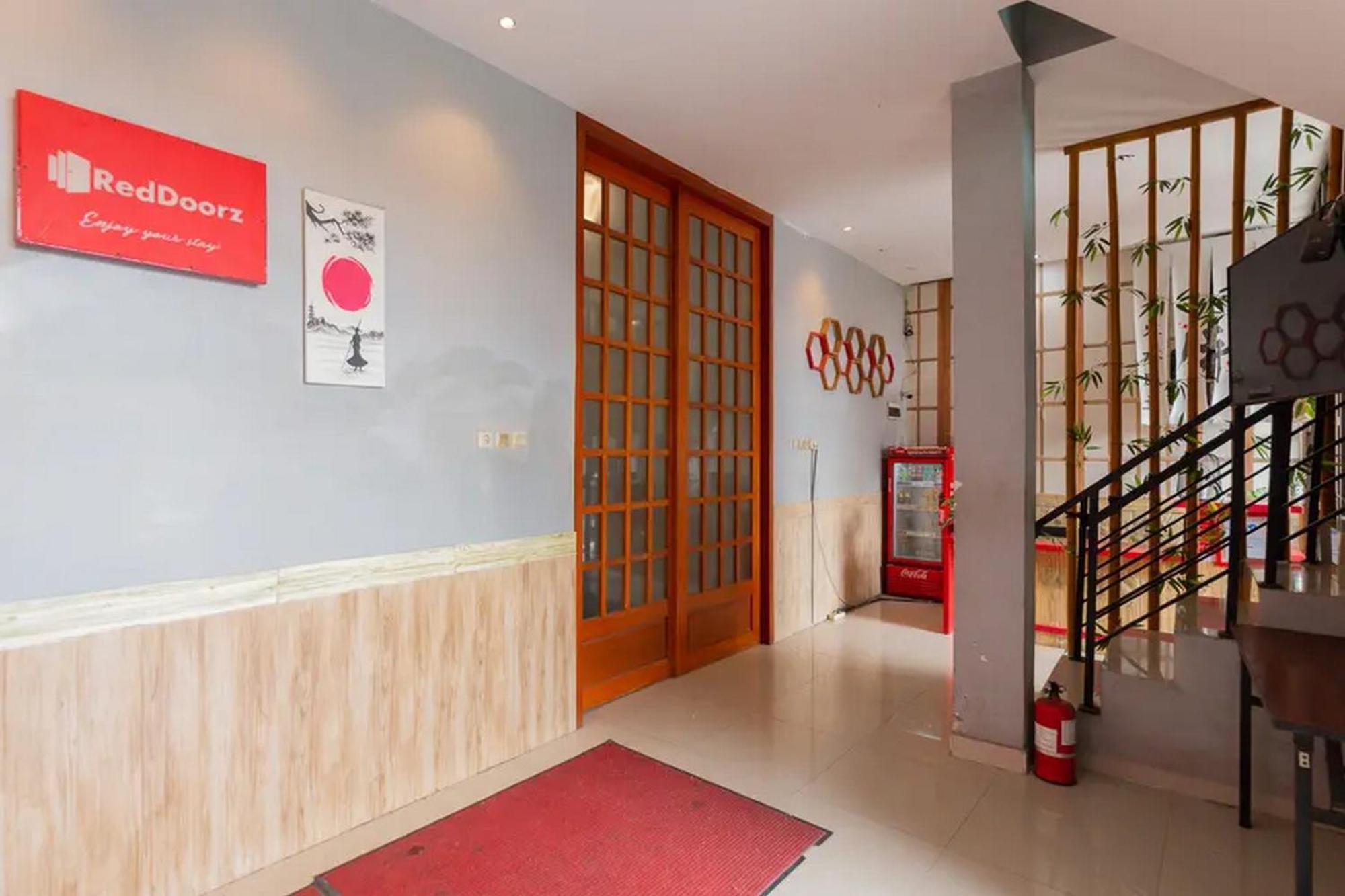 RedDoorz @ Manukan Surabaya Luaran gambar