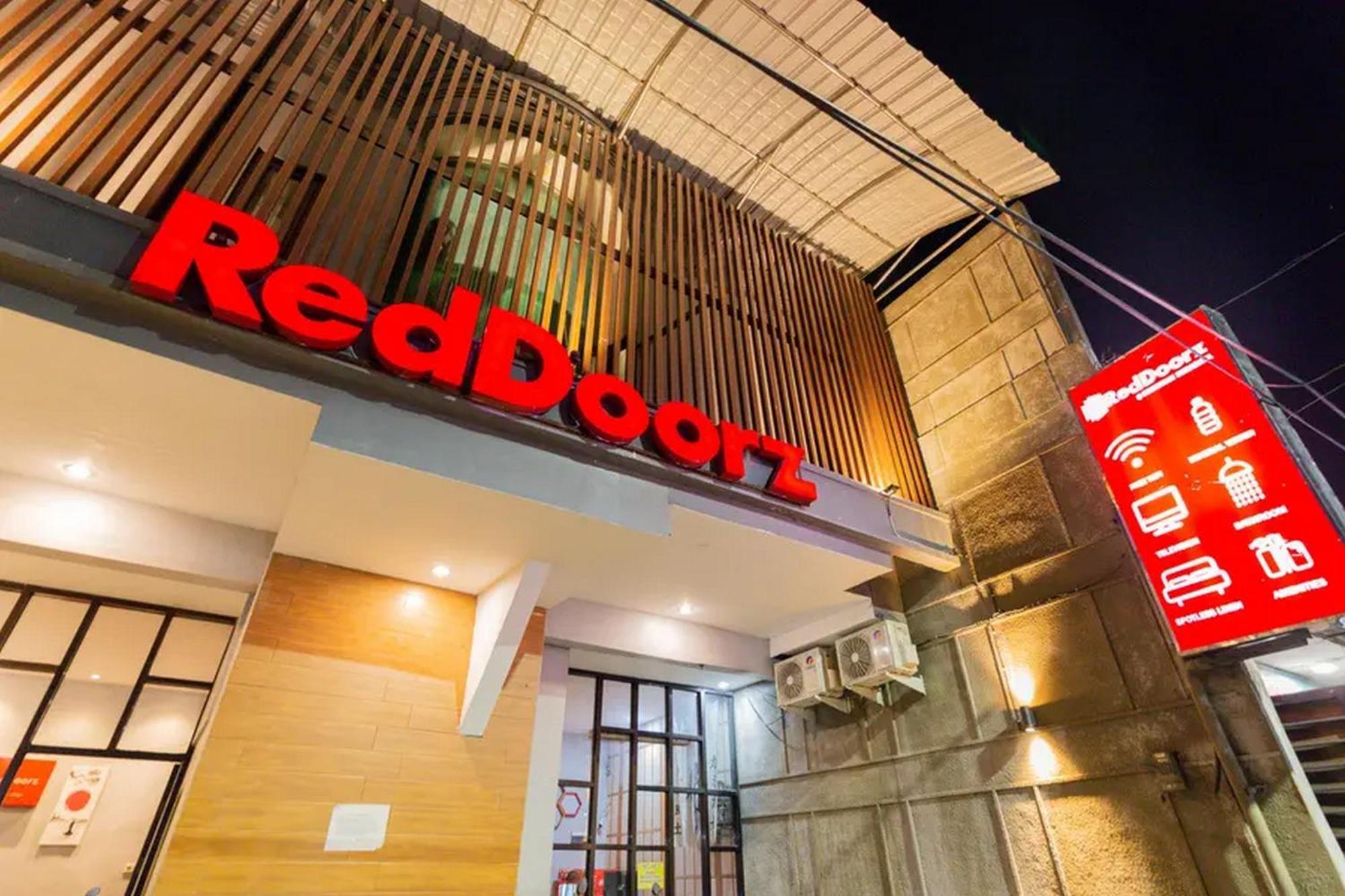 RedDoorz @ Manukan Surabaya Luaran gambar