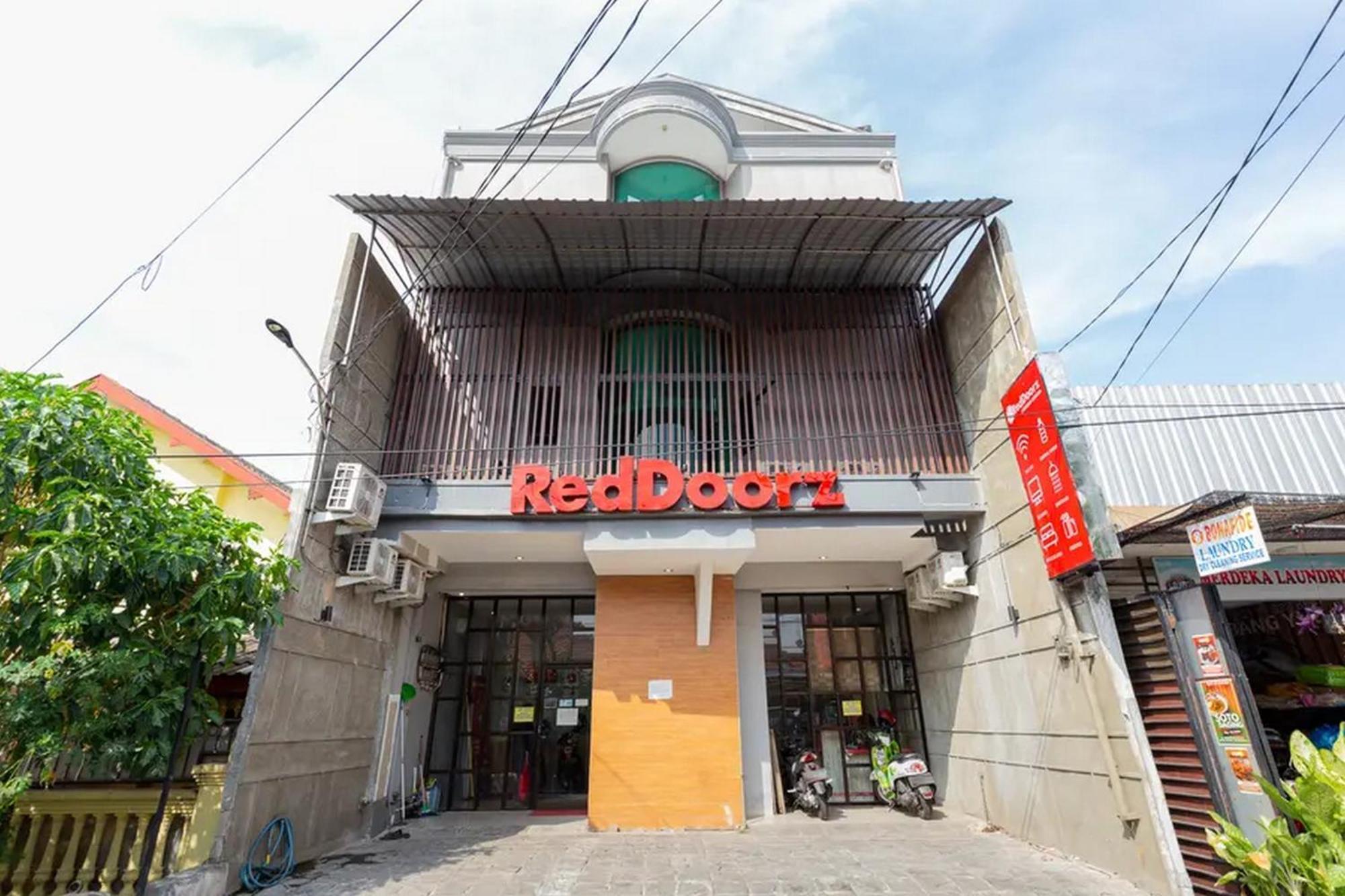 RedDoorz @ Manukan Surabaya Luaran gambar